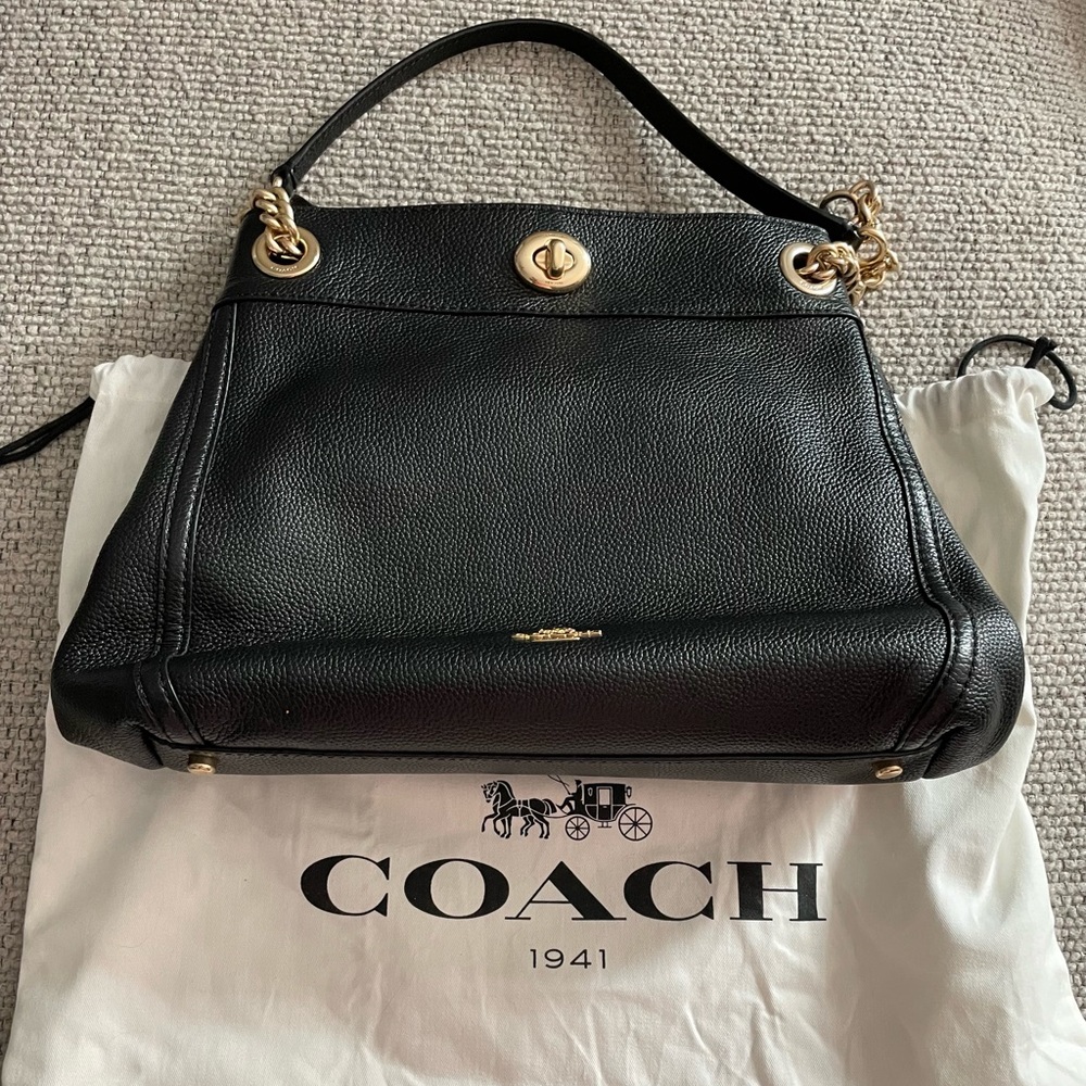 Coach Edie shoulder bag with turn lock. Includes dust-bag. Like new